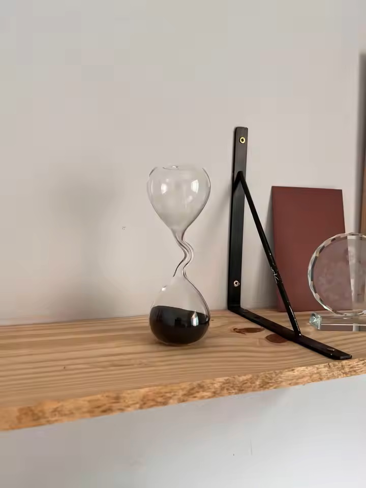 Curve Design Black Hourglass M - đánh giá và giá Interior Design Years Of School